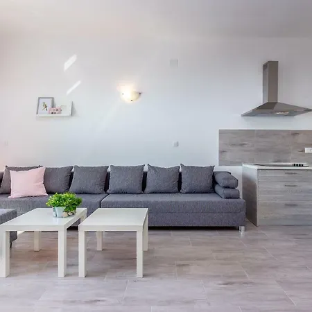 Veronique Apartment *