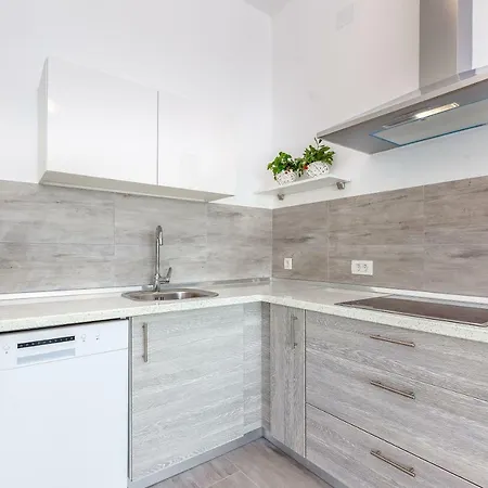 Veronique 德拉马利