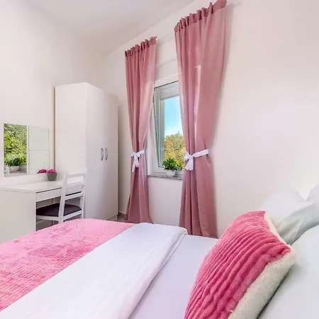 Veronique 德拉马利