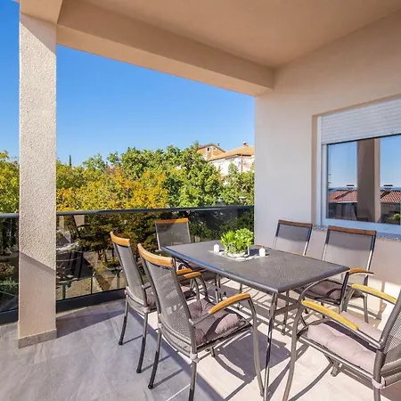 Veronique * دْغاماي