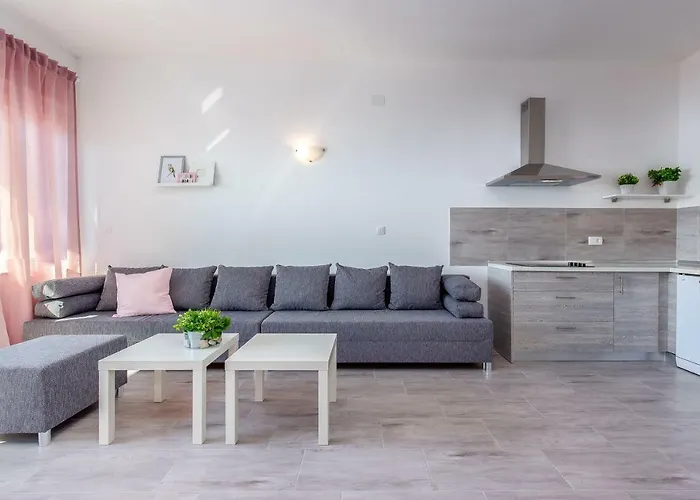 Veronique Apartment *