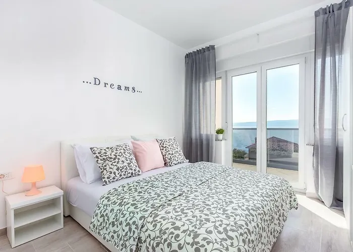 Veronique Apartment *