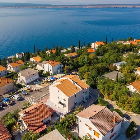 Veronique Apartman *