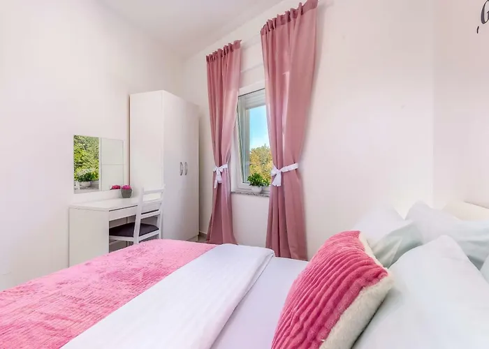 Veronique 드라말리